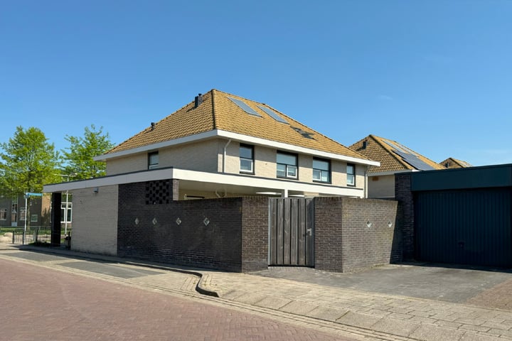 Bekijk foto 32 van Uitterhoevestraat 8