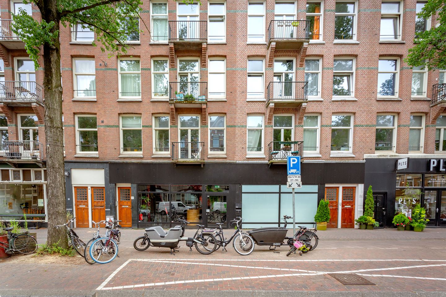 View photo 1 of Bilderdijkstraat 136-138