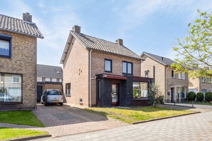 View photo 31 of Schadewijkstraat 33