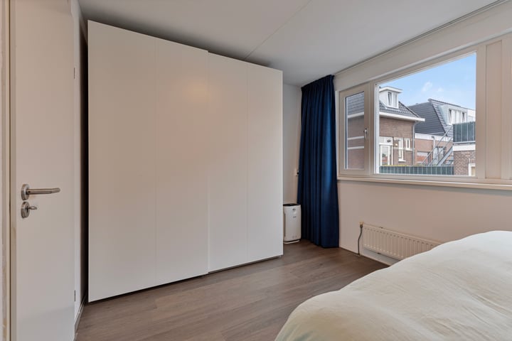 Bekijk foto 22 van Adriaan Loosjesstraat 35