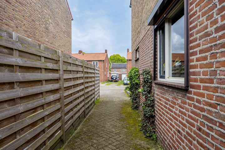 Bekijk foto 4 van Oranjestraat 9