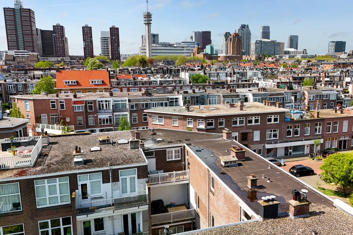 Bekijk foto 4 van Hendrik Zwaardecroonstraat 202