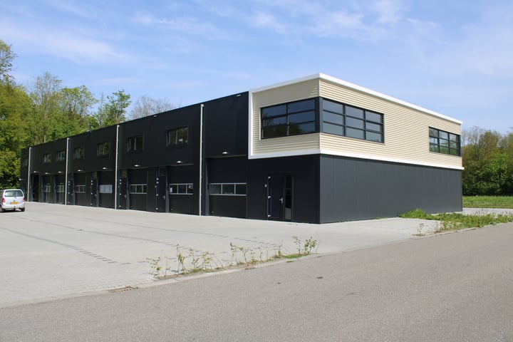 De Mui 7-F