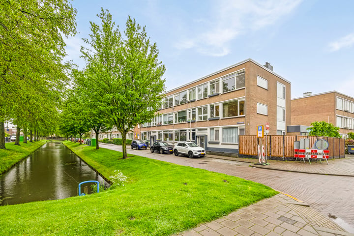 Bekijk foto 1 van Mecklenburgstraat 81