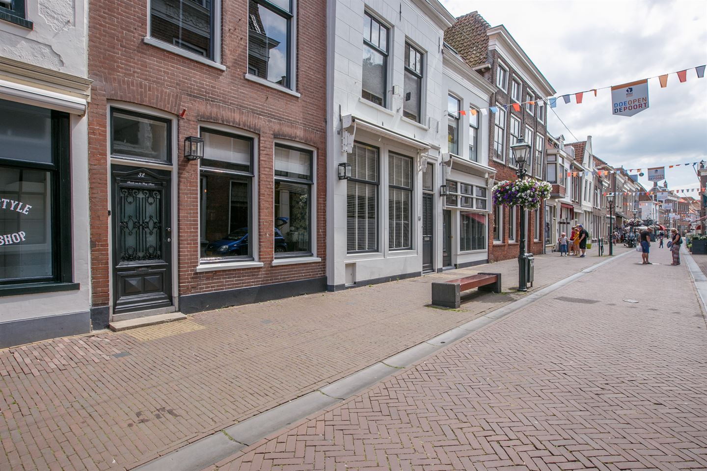 View photo 2 of Voorstraat 30