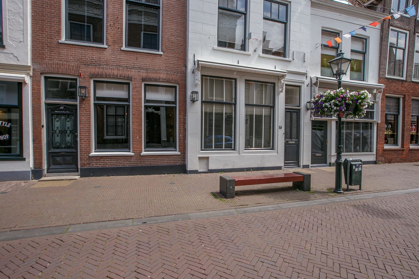 View photo 3 of Voorstraat 30