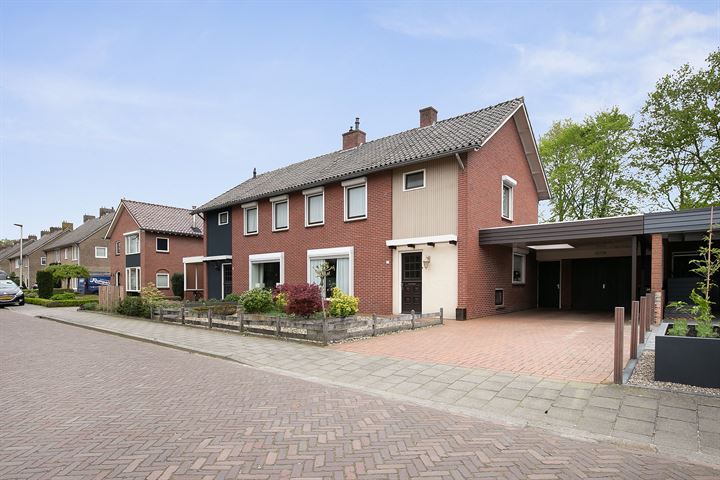 Bekijk foto 1 van Kardinaal de Jongstraat 23