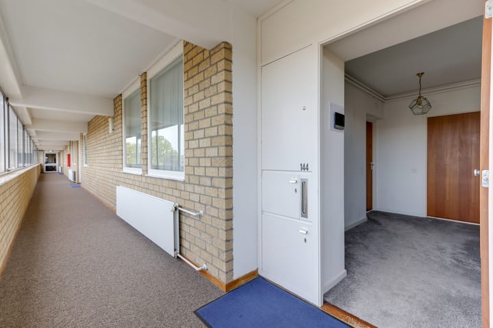 Foto 5 van Den Heuvel 144