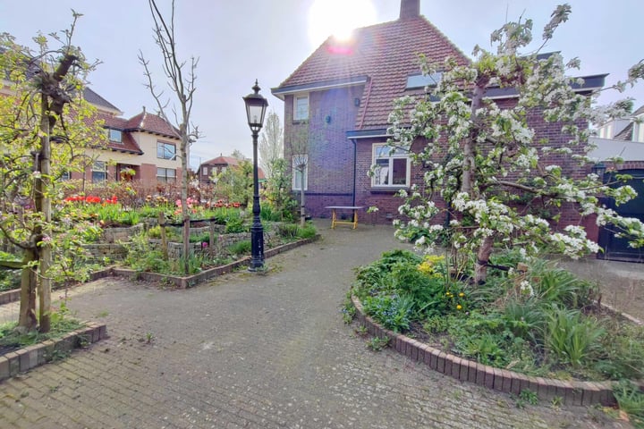 Bekijk foto 45 van Spoorstraat 37