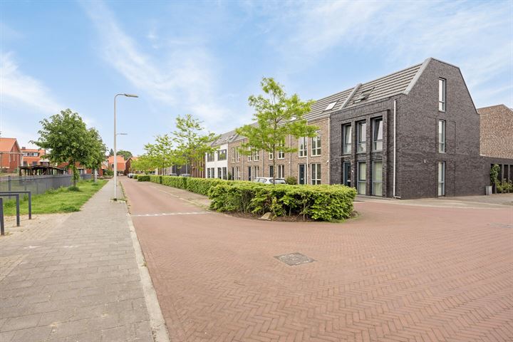 Bekijk foto 33 van Hein Burgersstraat 19