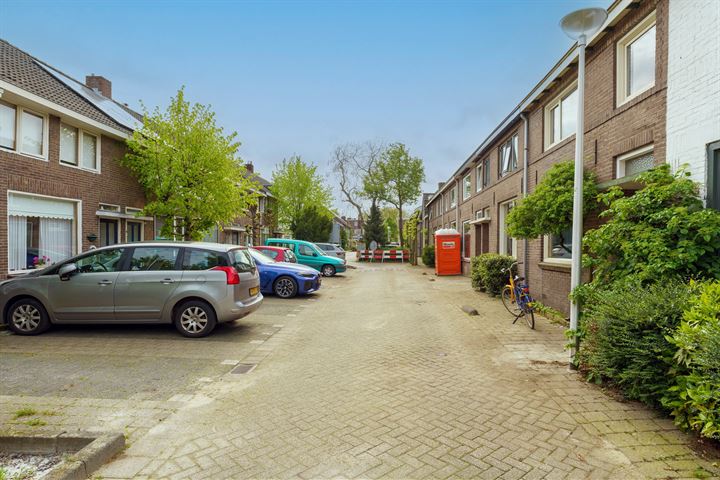 View photo 30 of Baarsstraat 4