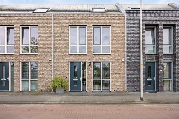 Bekijk foto 36 van Hein Burgersstraat 19