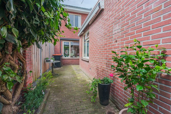 Bekijk foto 25 van Brederodestraat 17