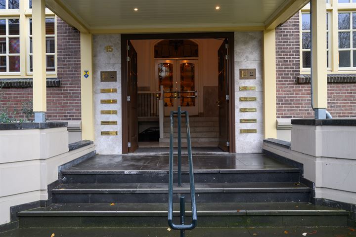 Bekijk foto 47 van Badhuislaan 15-B