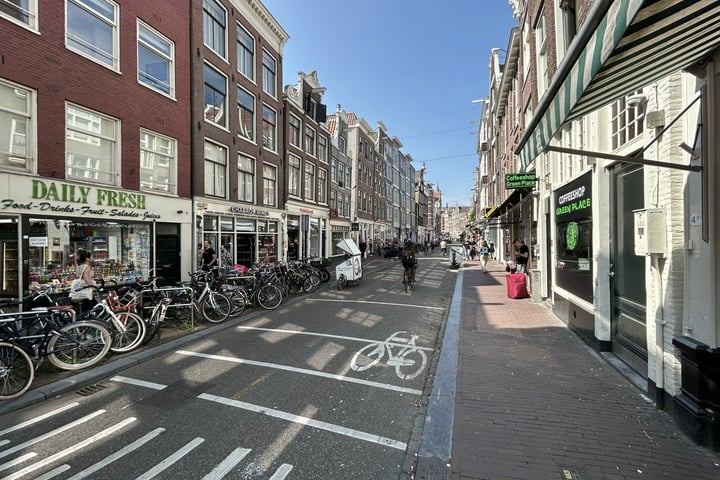 View photo 32 of Haarlemmerstraat 17