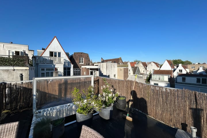 View photo 36 of Haarlemmerstraat 17