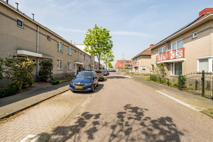 Bekijk foto 35 van J. Kruijverstraat 47