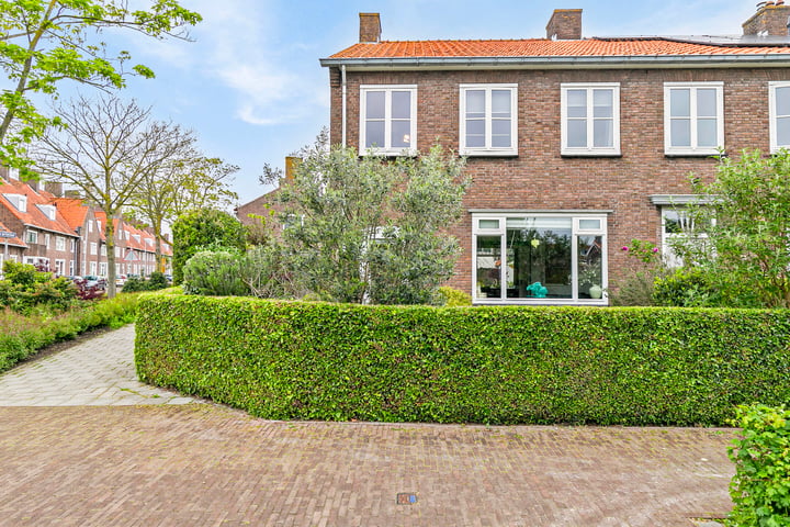 Bekijk foto 3 van De Ruyterstraat 43