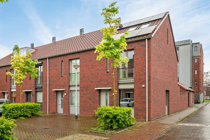 Bekijk foto 1 van Sint Eustatiusstraat 49