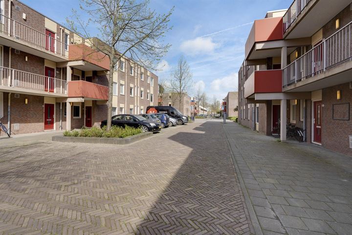 Bekijk foto 7 van Bedumerstraat 23-A