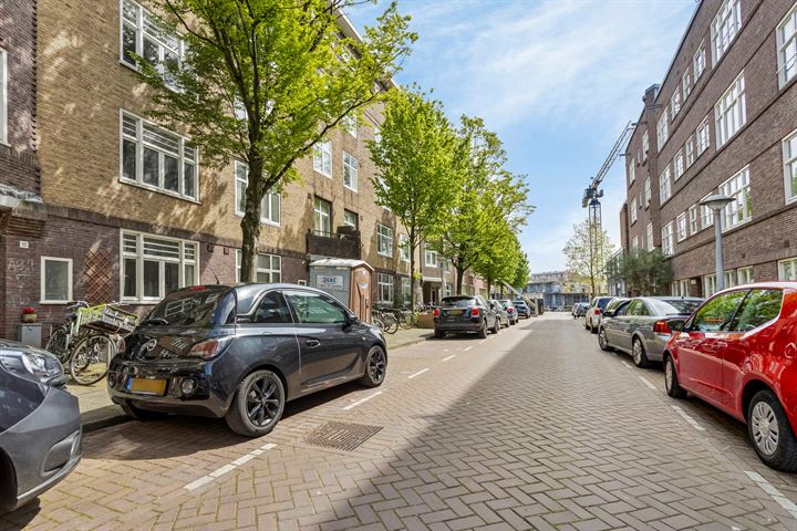 Bekijk foto 7 van Van Kinsbergenstraat 18-3