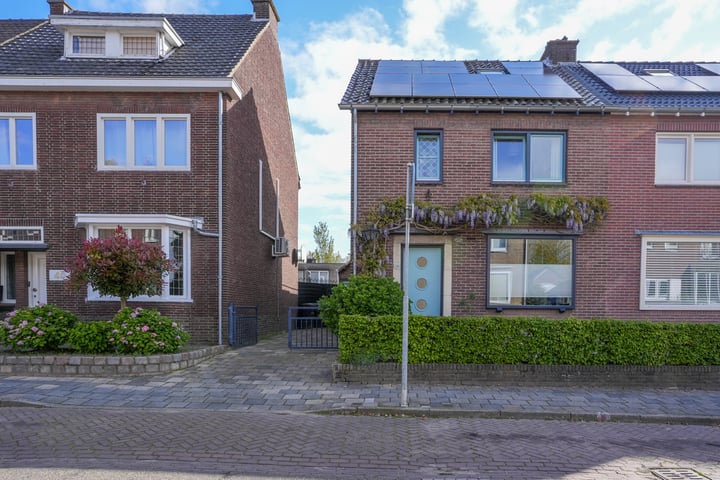 Bekijk foto 1 van Pastoor Vonckenstraat 38