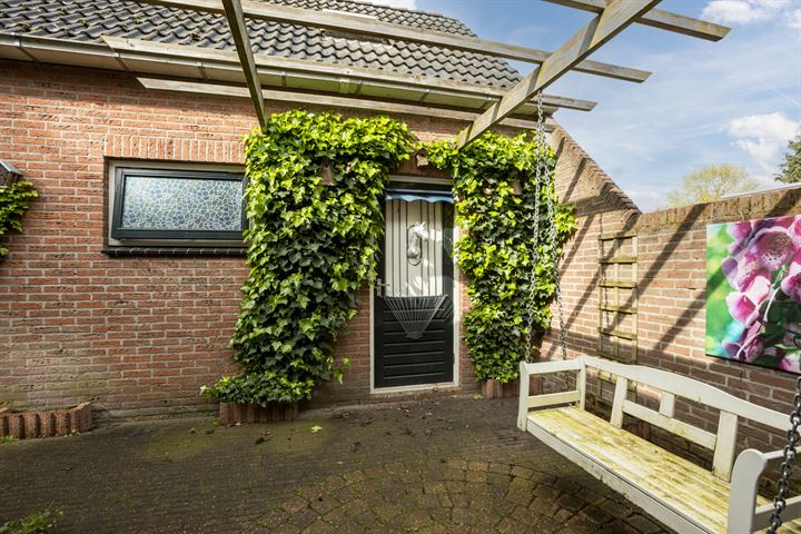 Bekijk foto 42 van Riegheidestraat 59