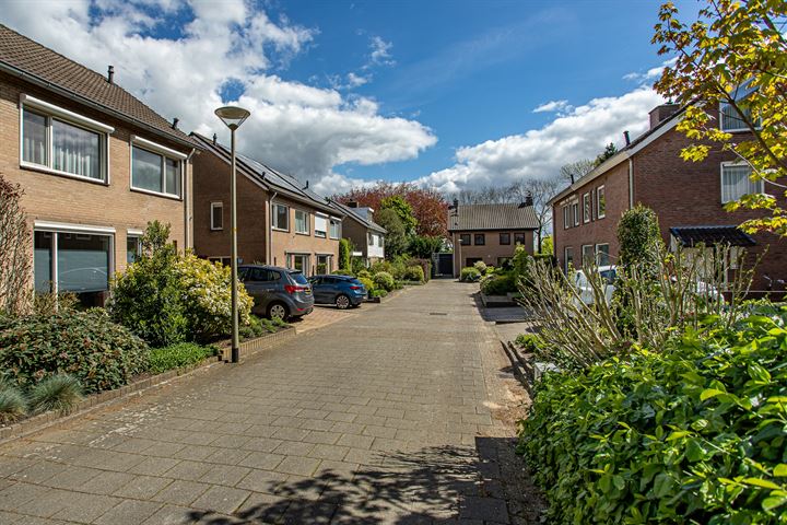 View photo 37 of Hobbemaweg 87