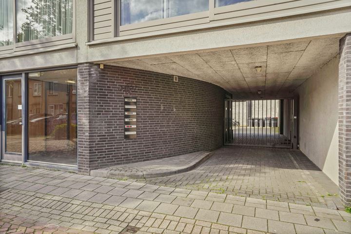 Bekijk foto 31 van Hoogvensestraat 81-A