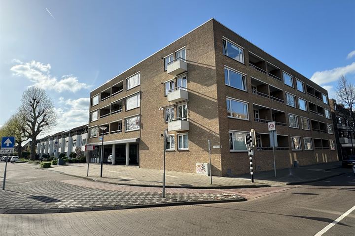 View photo 1 of Burgemeester van der Klokkenlaan 99