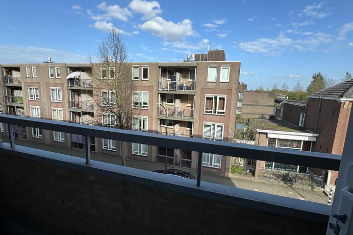 View photo 7 of Burgemeester van der Klokkenlaan 99