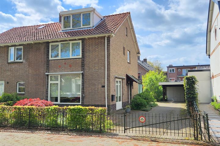 Bekijk foto 1 van Prins Hendrikstraat 17