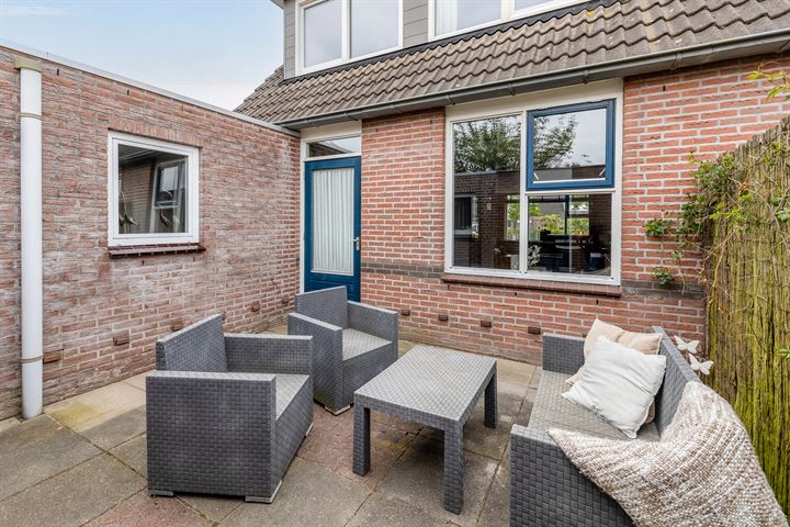 Bekijk foto 43 van Tjeukemeerstraat 2