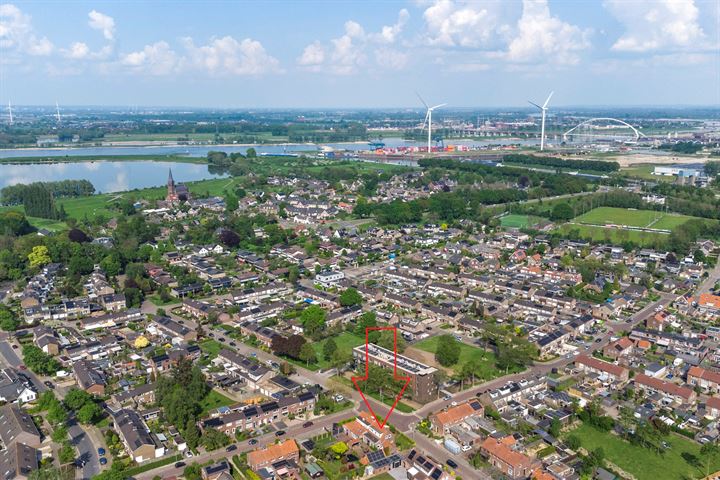 Bekijk foto 2 van Bevrijdingsstraat 9