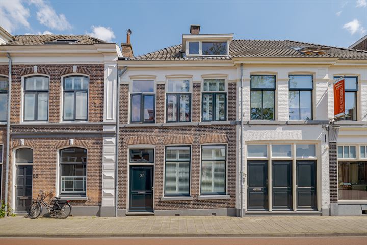 Bekijk foto 1 van Van Karnebeekstraat 87