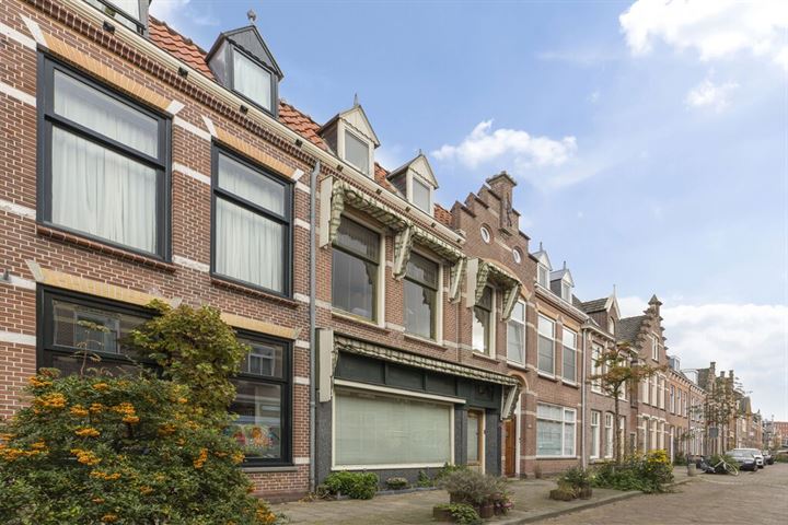 View photo 1 of Spoorstraat 56