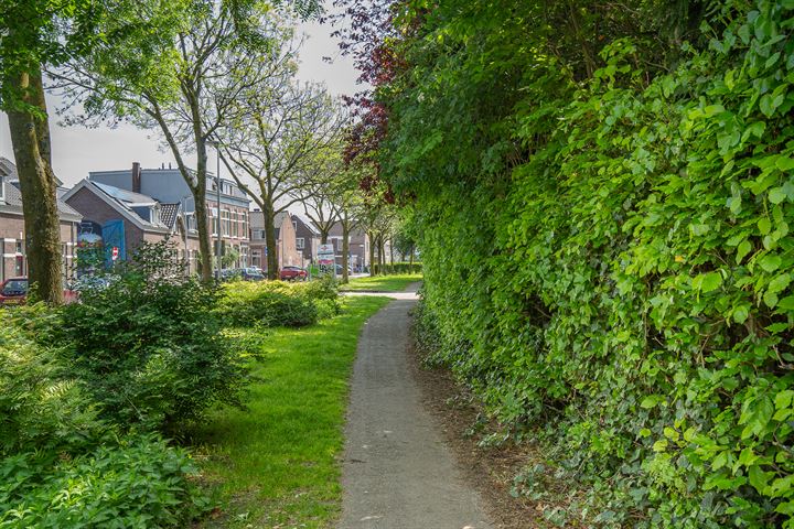 Bekijk foto 36 van Goudsbloemstraat 8