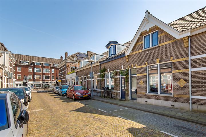 Bekijk foto 32 van Goudsbloemstraat 8