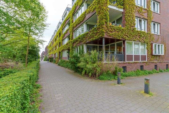 Bekijk foto 1 van Molukkenstraat 12