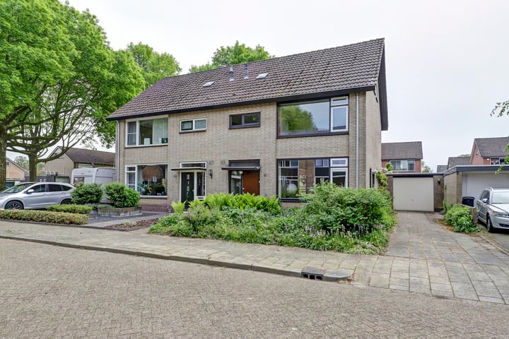 Bekijk foto 1 van Irisstraat 28