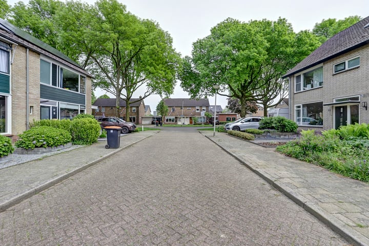 Bekijk foto 2 van Irisstraat 28