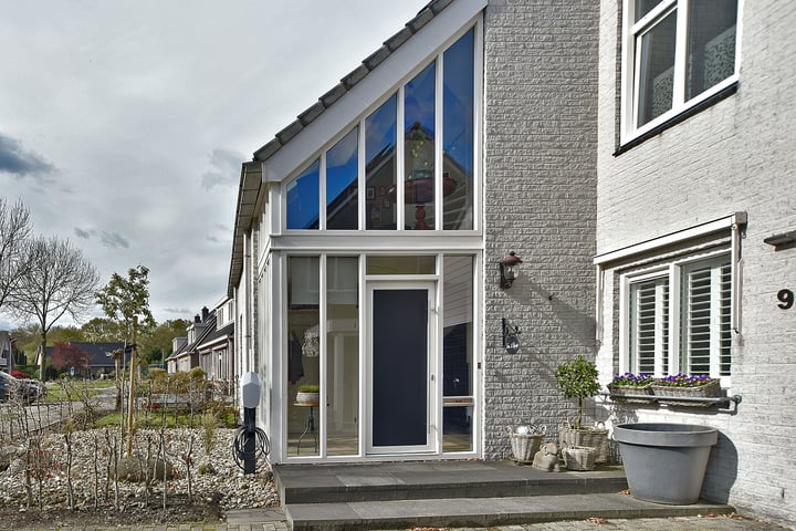 View photo 8 of Vincent van Goghstraat 9