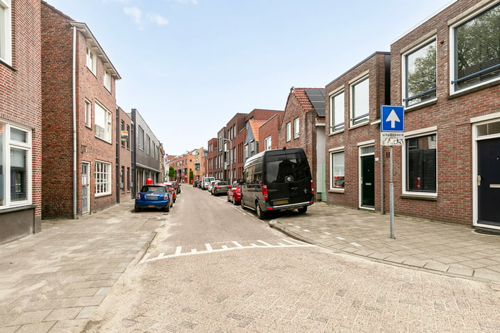 Bekijk foto 2 van Damstraat 72