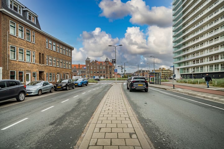 Bekijk foto 38 van Westduinweg 256