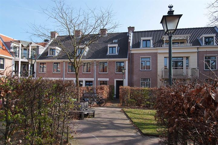 View photo 1 of Huizerpoortstraat 22