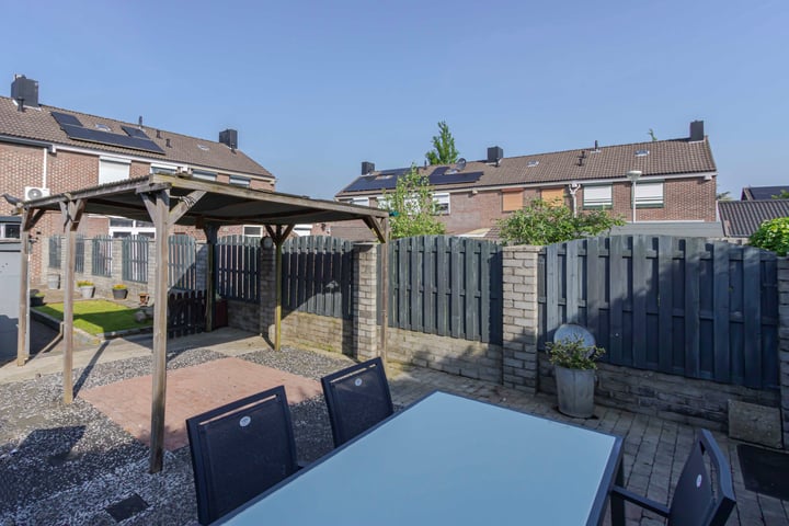 Bekijk foto 34 van St.Leonardusstraat 52