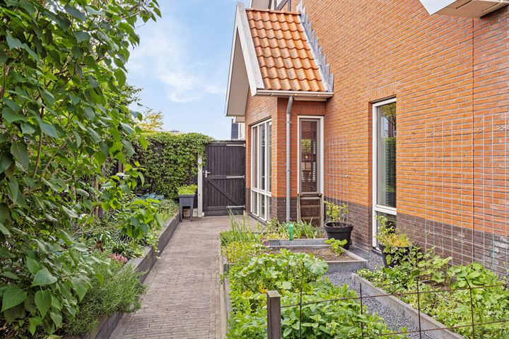 Bekijk foto 37 van Anjelierstraat 2