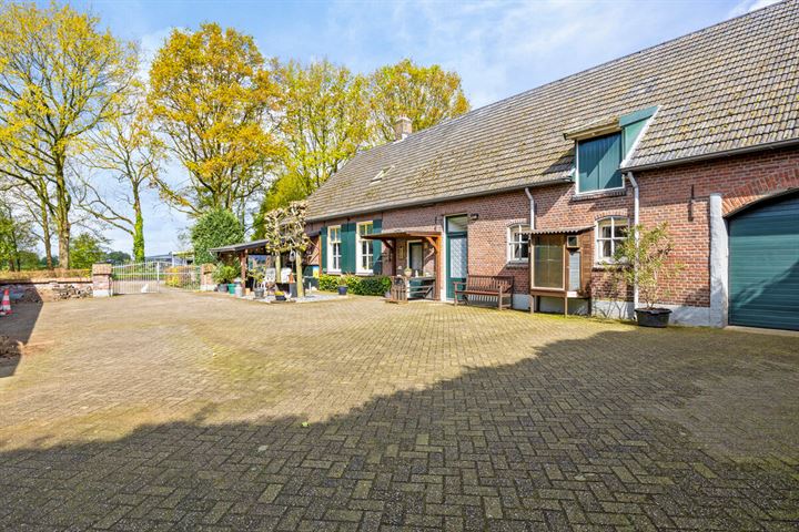 Bekijk foto 2 van Koolwijksestraat 2