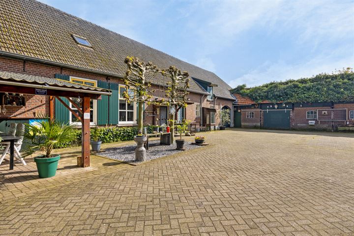 Bekijk foto 40 van Koolwijksestraat 2