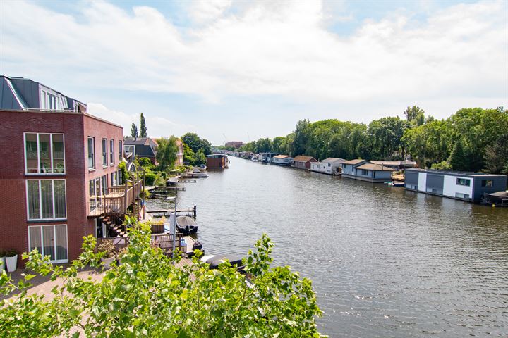 View photo 1 of Landsmeerderdijk 20-C